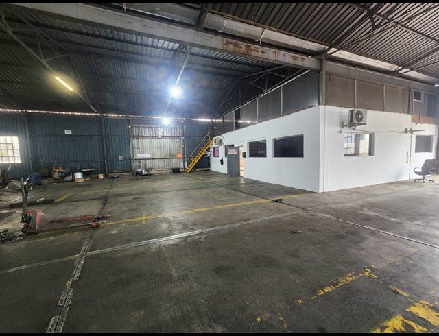1,108M² WAREHOUSE TO LET IN WADEVILLE